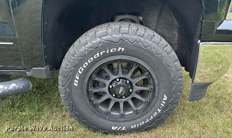 image for item MQ9338 2015 Chevrolet Silverado 1500  Crew Cab pickup truck