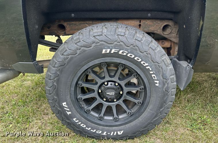 image for item MQ9338 2015 Chevrolet Silverado 1500  Crew Cab pickup truck