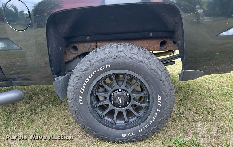 image for item MQ9338 2015 Chevrolet Silverado 1500  Crew Cab pickup truck