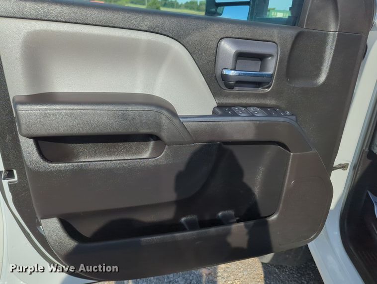 image for item MX9353 2019  Chevrolet Silverado 2500HD  Crew Cab pickup truck