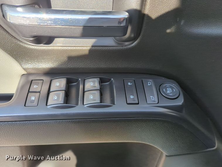 image for item MX9353 2019  Chevrolet Silverado 2500HD  Crew Cab pickup truck