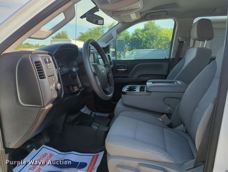 image for item MX9353 2019  Chevrolet Silverado 2500HD  Crew Cab pickup truck