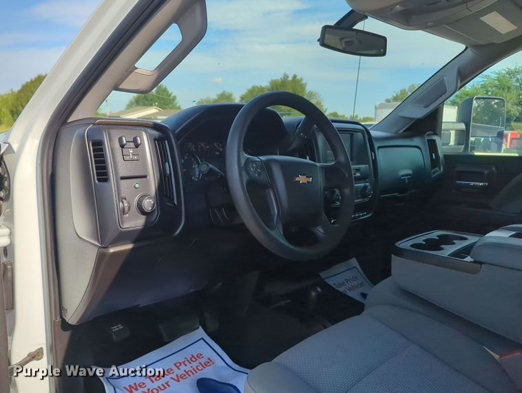 image for item MX9353 2019  Chevrolet Silverado 2500HD  Crew Cab pickup truck