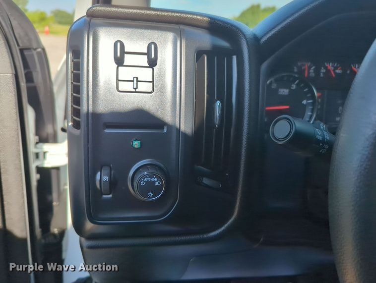 image for item MX9353 2019  Chevrolet Silverado 2500HD  Crew Cab pickup truck