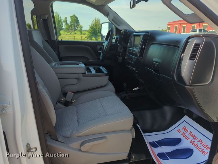 image for item MX9353 2019  Chevrolet Silverado 2500HD  Crew Cab pickup truck