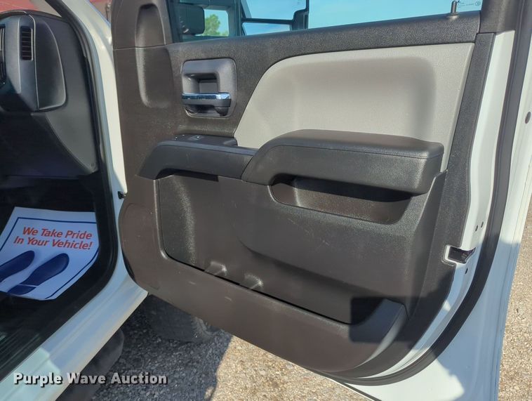 image for item MX9353 2019  Chevrolet Silverado 2500HD  Crew Cab pickup truck