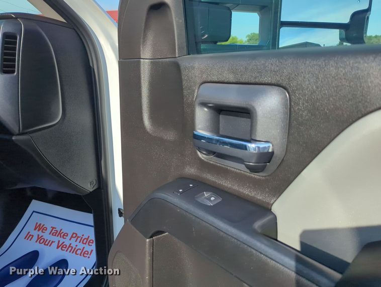 image for item MX9353 2019  Chevrolet Silverado 2500HD  Crew Cab pickup truck