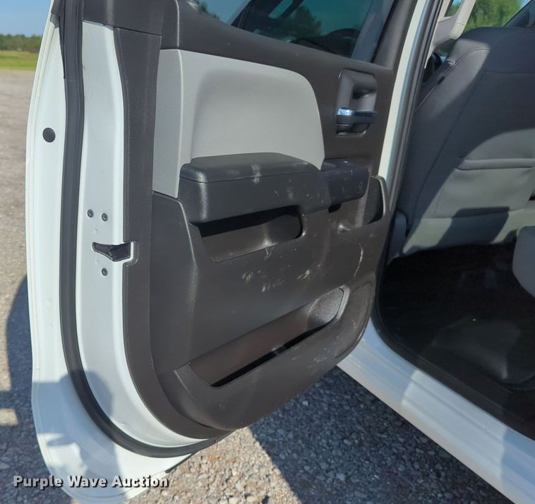 image for item MX9353 2019  Chevrolet Silverado 2500HD  Crew Cab pickup truck