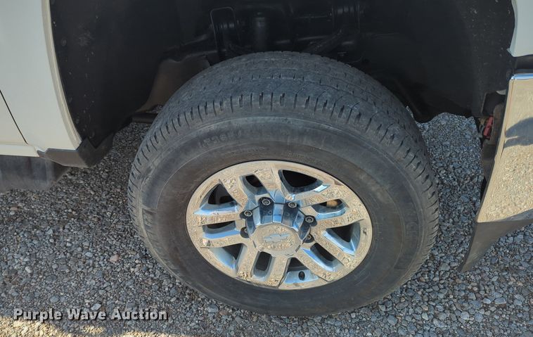 image for item MX9353 2019  Chevrolet Silverado 2500HD  Crew Cab pickup truck