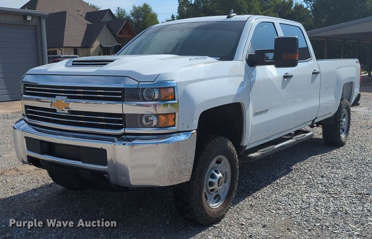 image for item MX9355 2018  Chevrolet Silverado 2500HD  Crew Cab pickup truck