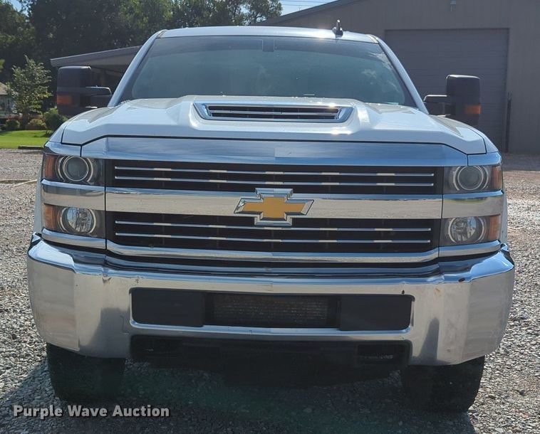 image for item MX9355 2018  Chevrolet Silverado 2500HD  Crew Cab pickup truck