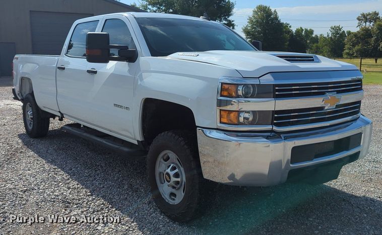 image for item MX9355 2018  Chevrolet Silverado 2500HD  Crew Cab pickup truck