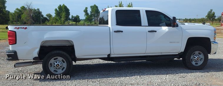 image for item MX9355 2018  Chevrolet Silverado 2500HD  Crew Cab pickup truck