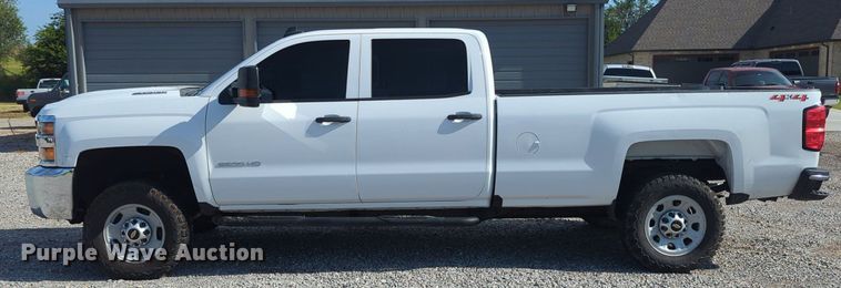 image for item MX9355 2018  Chevrolet Silverado 2500HD  Crew Cab pickup truck