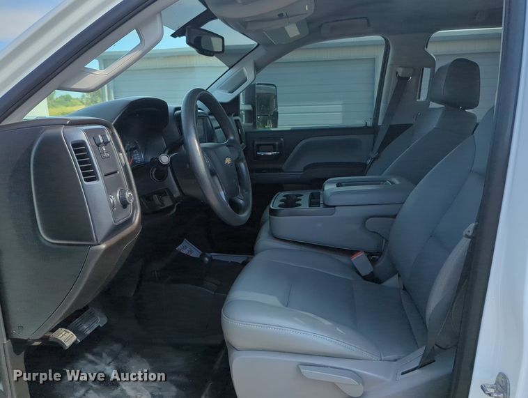 image for item MX9355 2018  Chevrolet Silverado 2500HD  Crew Cab pickup truck