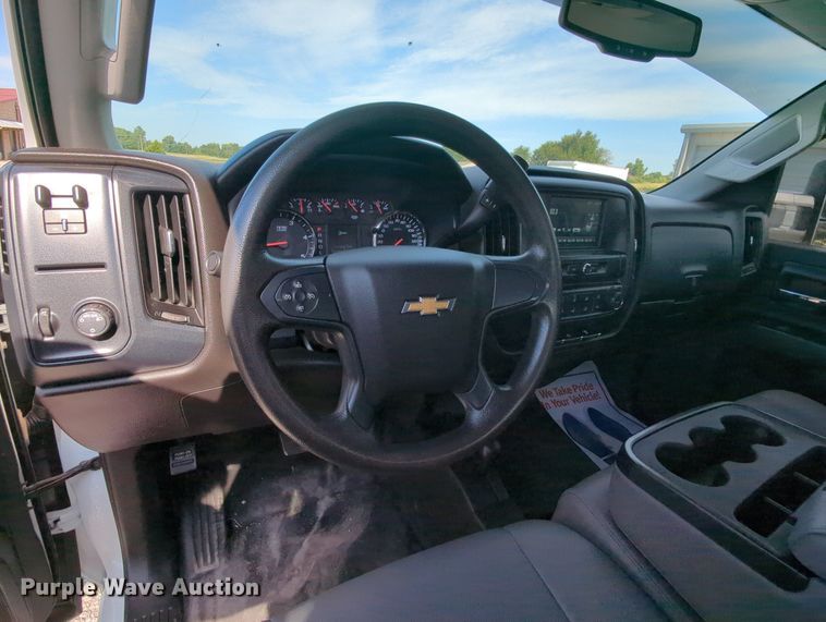 image for item MX9355 2018  Chevrolet Silverado 2500HD  Crew Cab pickup truck