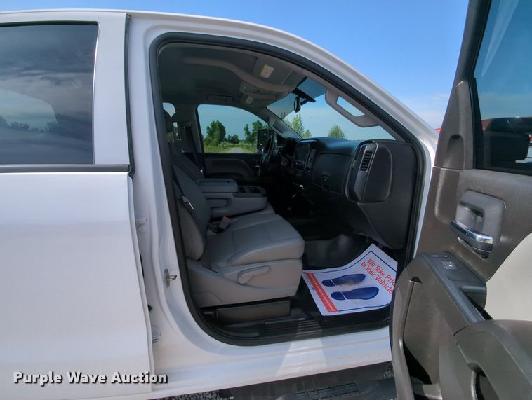 image for item MX9355 2018  Chevrolet Silverado 2500HD  Crew Cab pickup truck