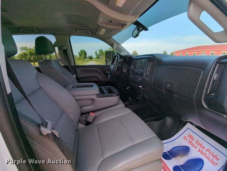 image for item MX9355 2018  Chevrolet Silverado 2500HD  Crew Cab pickup truck