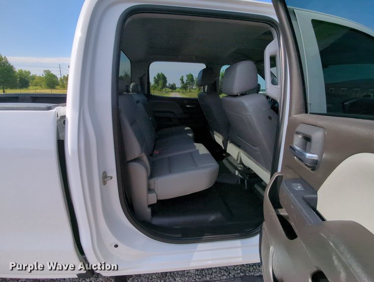 image for item MX9355 2018  Chevrolet Silverado 2500HD  Crew Cab pickup truck