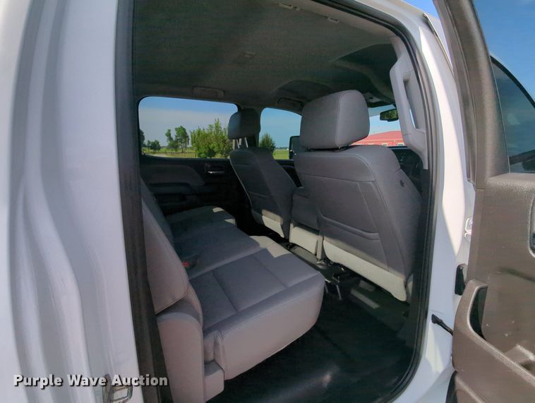 image for item MX9355 2018  Chevrolet Silverado 2500HD  Crew Cab pickup truck