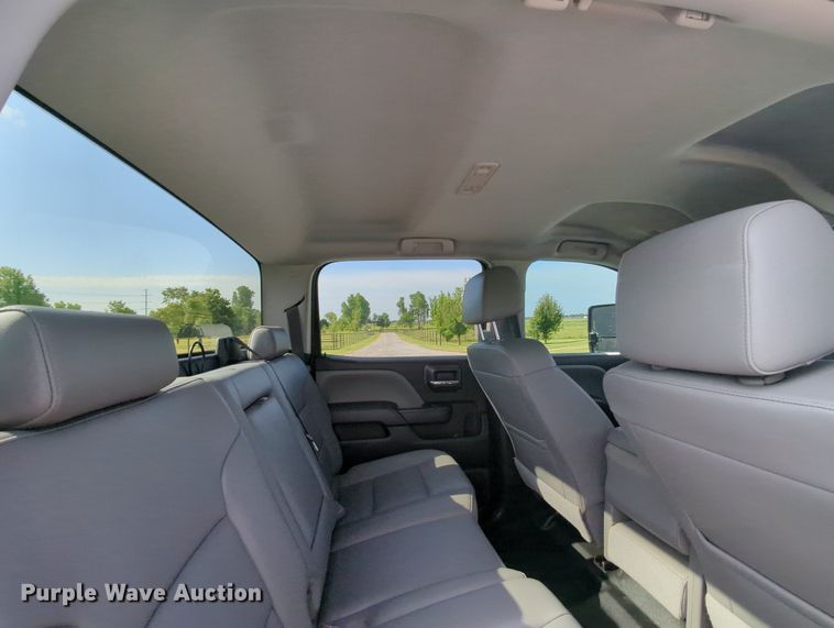 image for item MX9355 2018  Chevrolet Silverado 2500HD  Crew Cab pickup truck