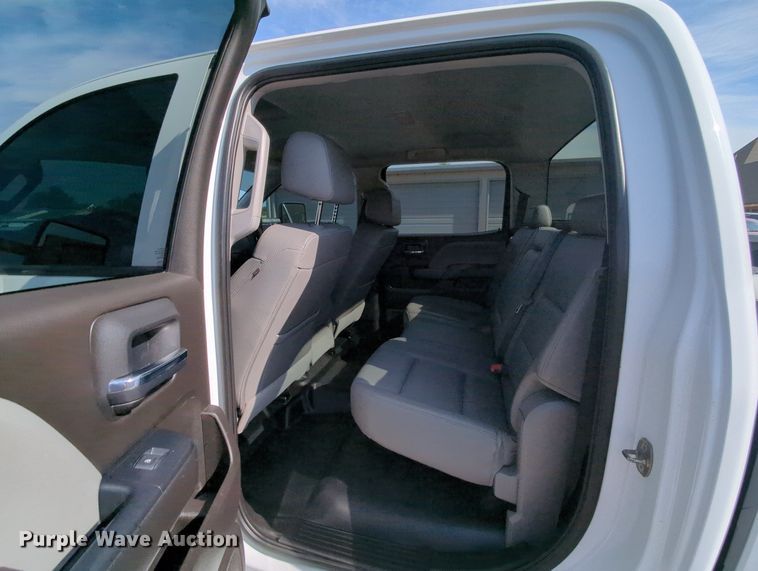 image for item MX9355 2018  Chevrolet Silverado 2500HD  Crew Cab pickup truck