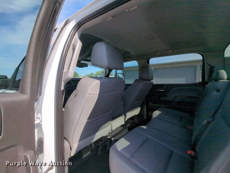 image for item MX9355 2018  Chevrolet Silverado 2500HD  Crew Cab pickup truck