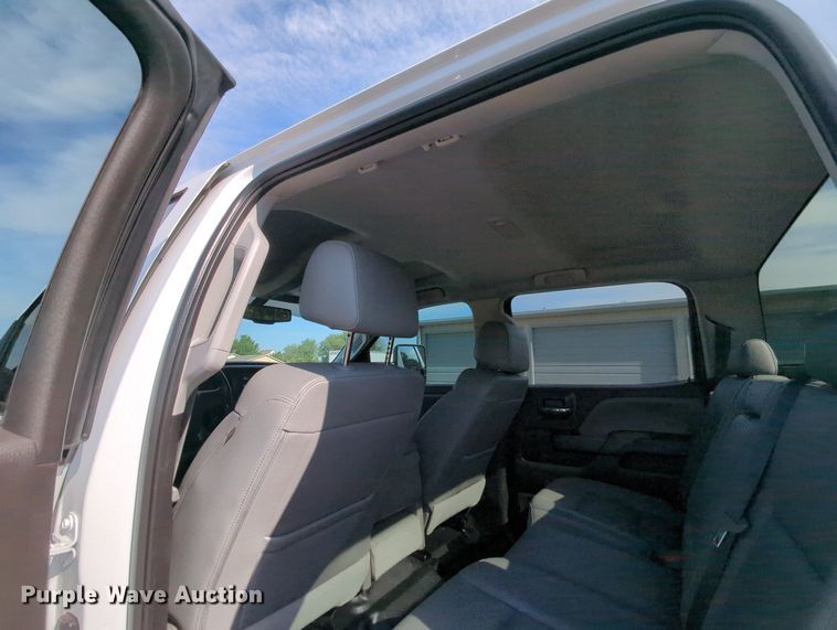 image for item MX9355 2018  Chevrolet Silverado 2500HD  Crew Cab pickup truck