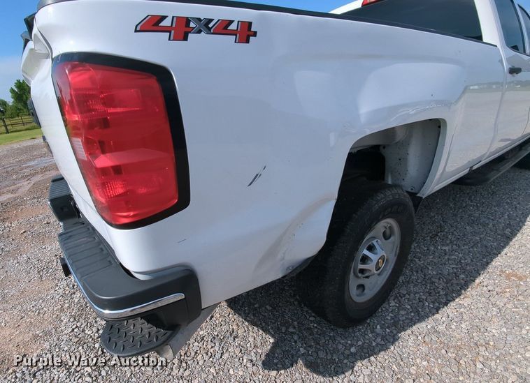 image for item MX9355 2018  Chevrolet Silverado 2500HD  Crew Cab pickup truck