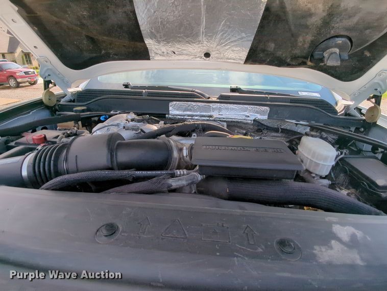 image for item MX9355 2018  Chevrolet Silverado 2500HD  Crew Cab pickup truck