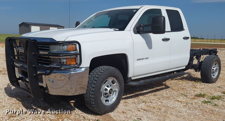 image for item MX9356 2015  Chevrolet Silverado 2500HD  Double Cab pickup truck cab and chassis