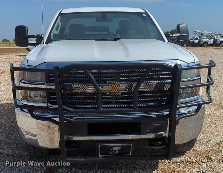 image for item MX9356 2015  Chevrolet Silverado 2500HD  Double Cab pickup truck cab and chassis