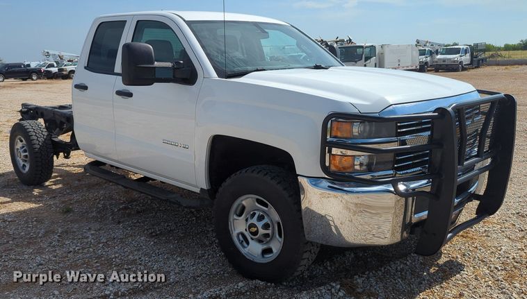 image for item MX9356 2015  Chevrolet Silverado 2500HD  Double Cab pickup truck cab and chassis