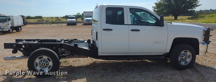 image for item MX9356 2015  Chevrolet Silverado 2500HD  Double Cab pickup truck cab and chassis