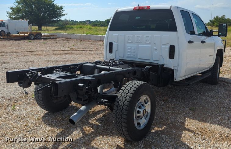 image for item MX9356 2015  Chevrolet Silverado 2500HD  Double Cab pickup truck cab and chassis