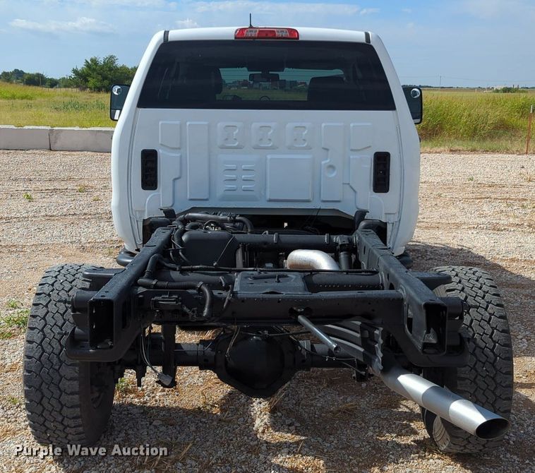 image for item MX9356 2015  Chevrolet Silverado 2500HD  Double Cab pickup truck cab and chassis