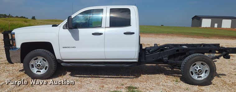 image for item MX9356 2015  Chevrolet Silverado 2500HD  Double Cab pickup truck cab and chassis