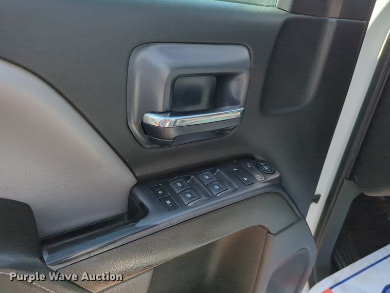 image for item MX9356 2015  Chevrolet Silverado 2500HD  Double Cab pickup truck cab and chassis