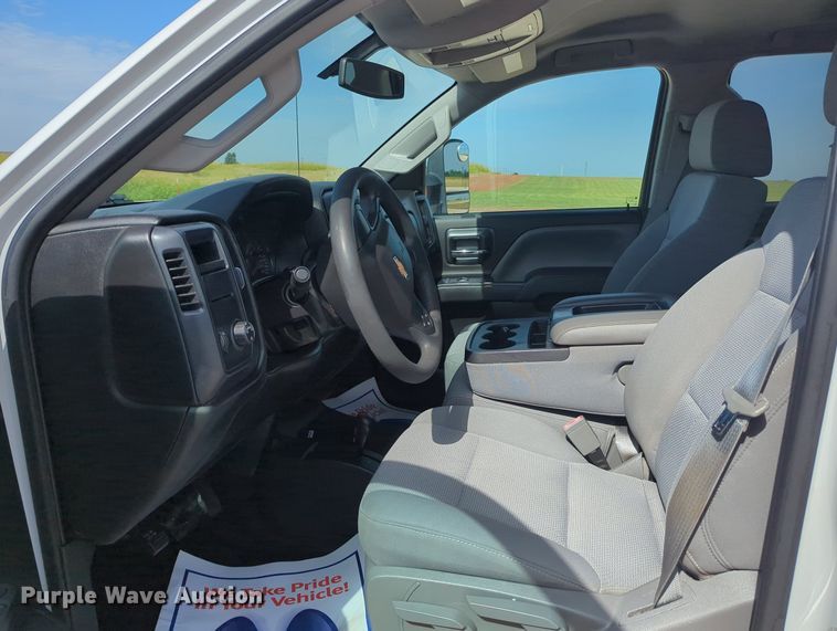 image for item MX9356 2015  Chevrolet Silverado 2500HD  Double Cab pickup truck cab and chassis