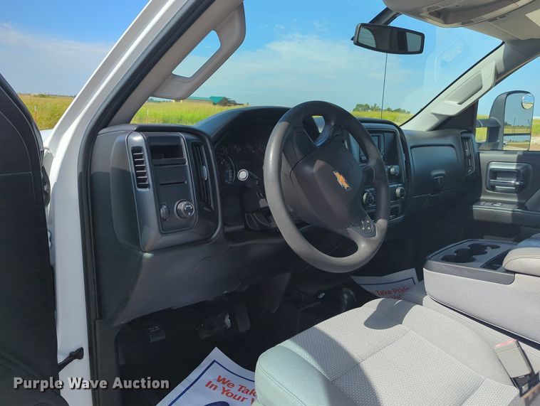 image for item MX9356 2015  Chevrolet Silverado 2500HD  Double Cab pickup truck cab and chassis