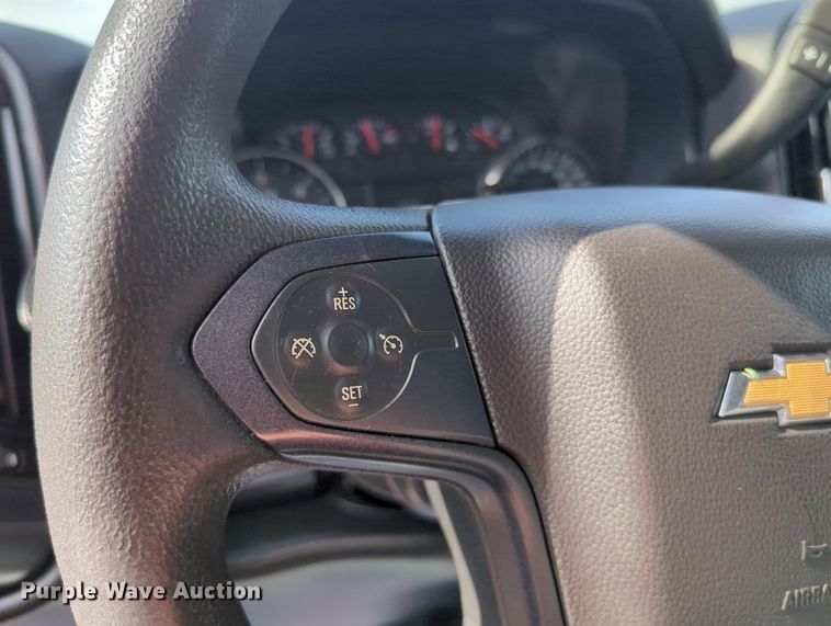 image for item MX9356 2015  Chevrolet Silverado 2500HD  Double Cab pickup truck cab and chassis