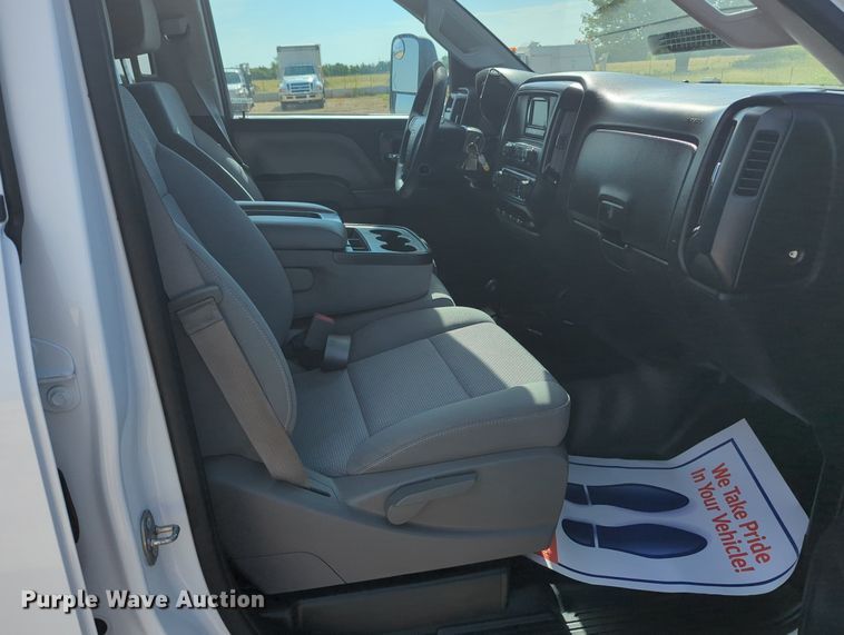 image for item MX9356 2015  Chevrolet Silverado 2500HD  Double Cab pickup truck cab and chassis