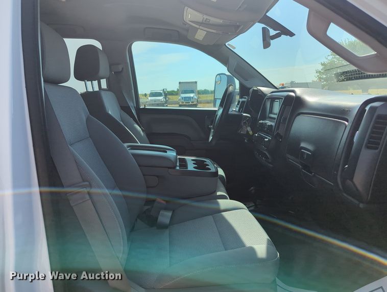 image for item MX9356 2015  Chevrolet Silverado 2500HD  Double Cab pickup truck cab and chassis