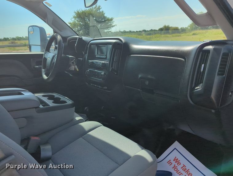 image for item MX9356 2015  Chevrolet Silverado 2500HD  Double Cab pickup truck cab and chassis