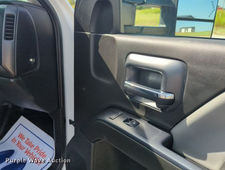 image for item MX9356 2015  Chevrolet Silverado 2500HD  Double Cab pickup truck cab and chassis