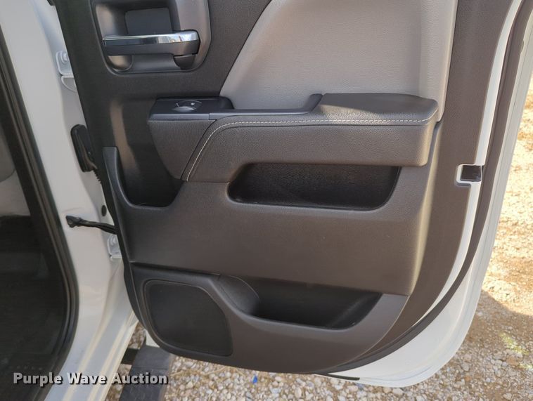 image for item MX9356 2015  Chevrolet Silverado 2500HD  Double Cab pickup truck cab and chassis