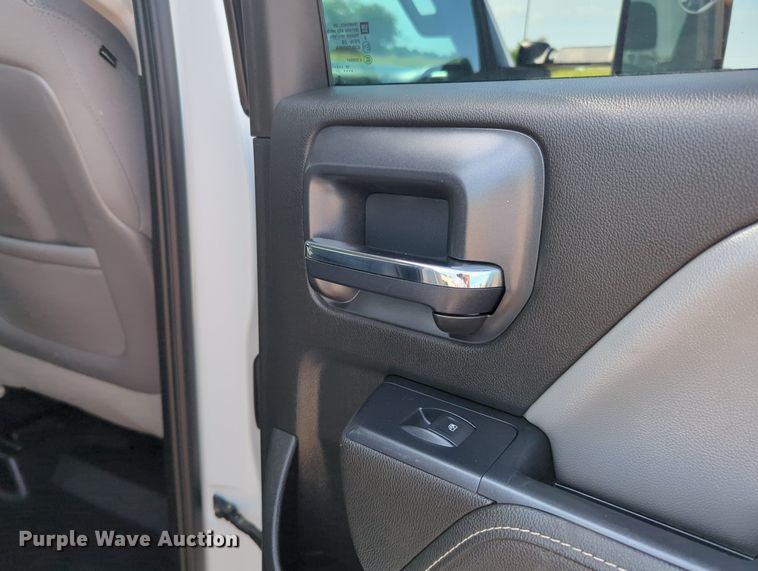 image for item MX9356 2015  Chevrolet Silverado 2500HD  Double Cab pickup truck cab and chassis