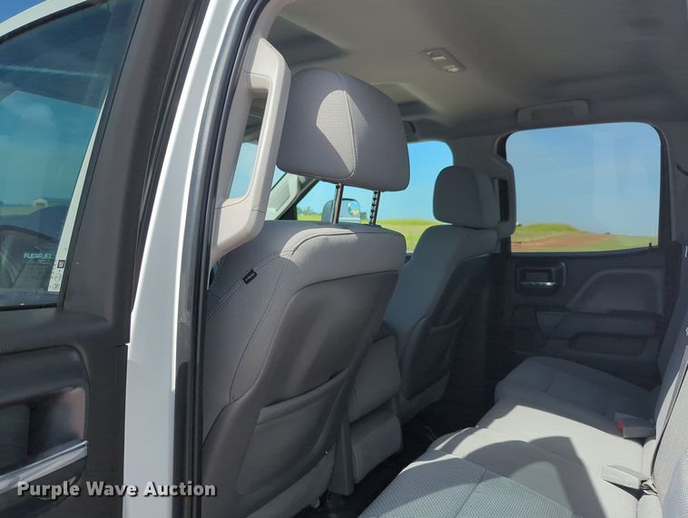 image for item MX9356 2015  Chevrolet Silverado 2500HD  Double Cab pickup truck cab and chassis