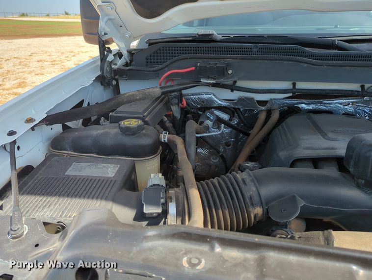 image for item MX9356 2015  Chevrolet Silverado 2500HD  Double Cab pickup truck cab and chassis