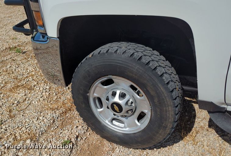 image for item MX9356 2015  Chevrolet Silverado 2500HD  Double Cab pickup truck cab and chassis